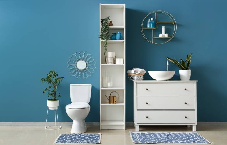 Toilet schilderen in blauw